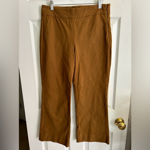 Vince. Kick Flare Crop Pants - Picture 4 of 10